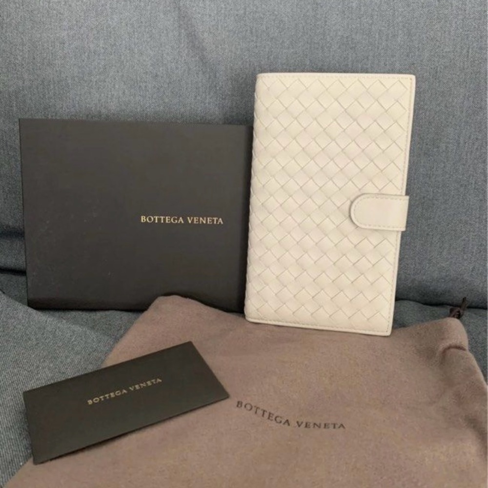 Bottega Veneta Medium Size Wallet White Color